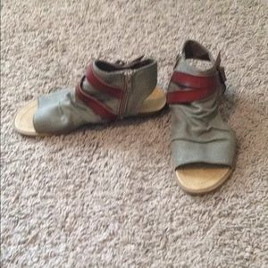 Blowfish sandal size 8